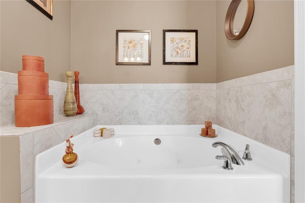 3 bedroom, 2 bathroom, 2,220 sq ft single family residence for sale at 10168 Malcolm Drive, Covington, GA 30014 — photo 10