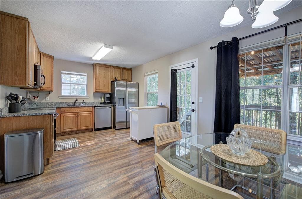 3 bedroom, 2 bathroom, 1,840 sq ft single family residence under contract at 23 Glenmore Drive, Kingston, GA 30145 — photo 10