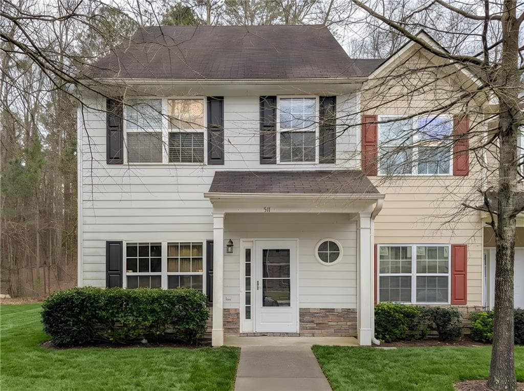 3 bedroom, 3 bathroom, 1,372 sq ft townhouse for sale at 511 Creel Lane, Atlanta, GA 30349 — photo 1 of 20