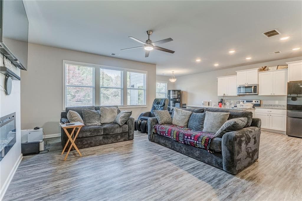 3 bedroom, 3 bathroom, 1,914 sq ft single family residence for sale at 122 Old Mill, Calhoun, GA 30701 — photo 8