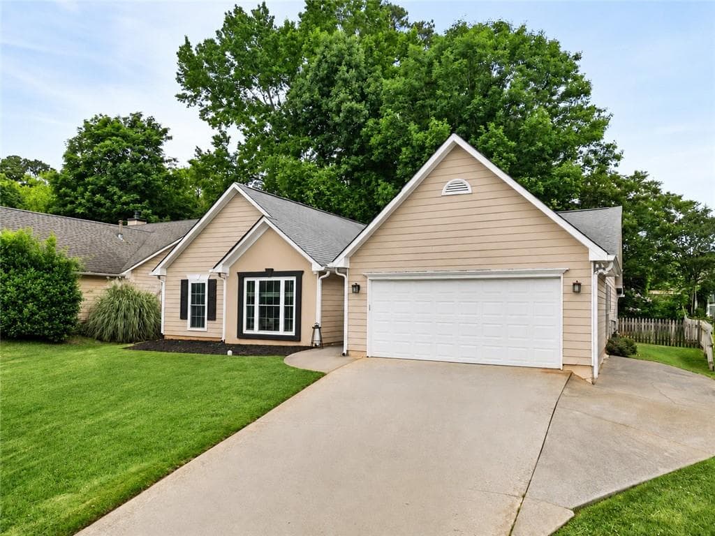 4 bedroom, 2 bathroom, 2,284 sq ft single family residence for sale at 255 Paris Drive, Lawrenceville, GA 30043 — photo 3