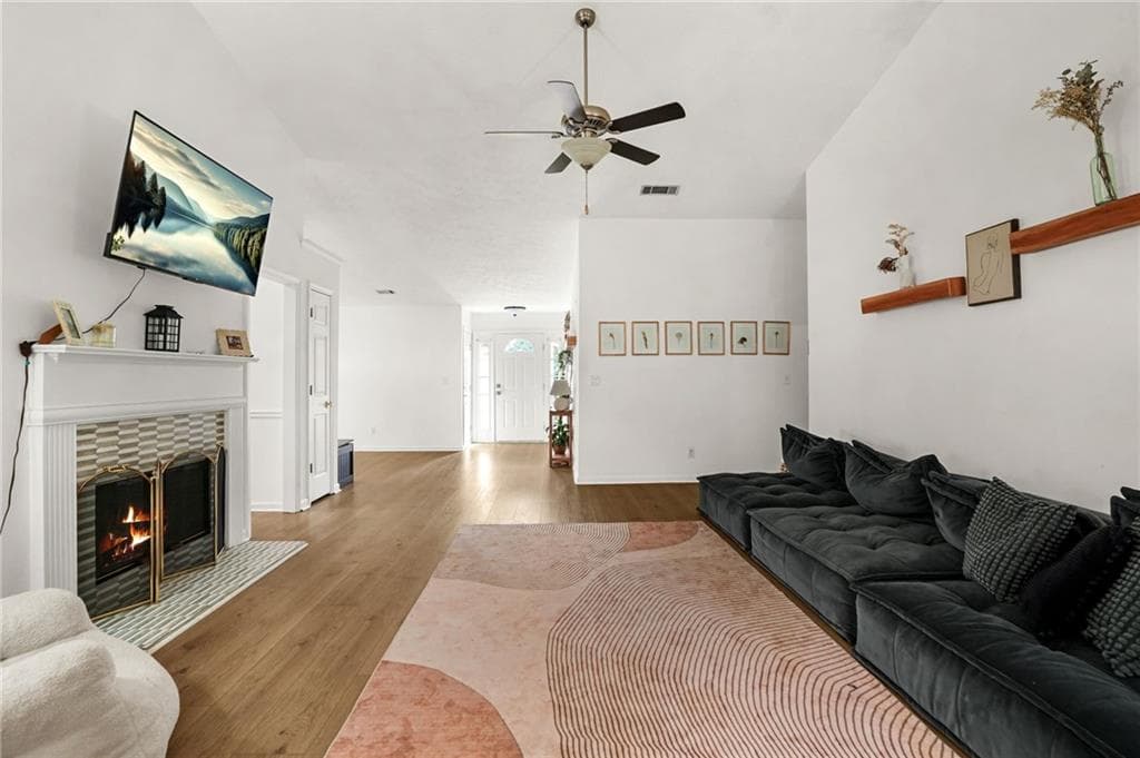 4 bedroom, 2 bathroom, 2,284 sq ft single family residence for sale at 255 Paris Drive, Lawrenceville, GA 30043 — photo 8