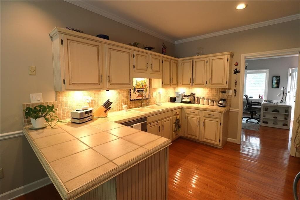 2 bedroom, 3 bathroom, 2,550 sq ft condominium under contract at 404 Bridle Path, Marietta, GA 30068 — photo 5
