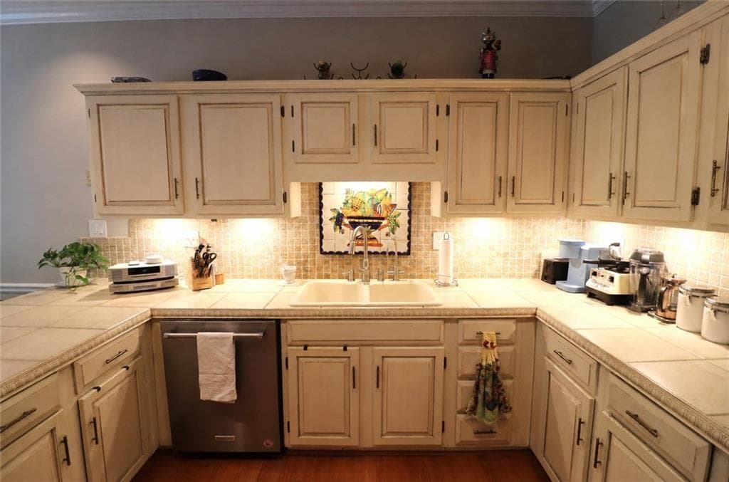2 bedroom, 3 bathroom, 2,550 sq ft condominium under contract at 404 Bridle Path, Marietta, GA 30068 — photo 6