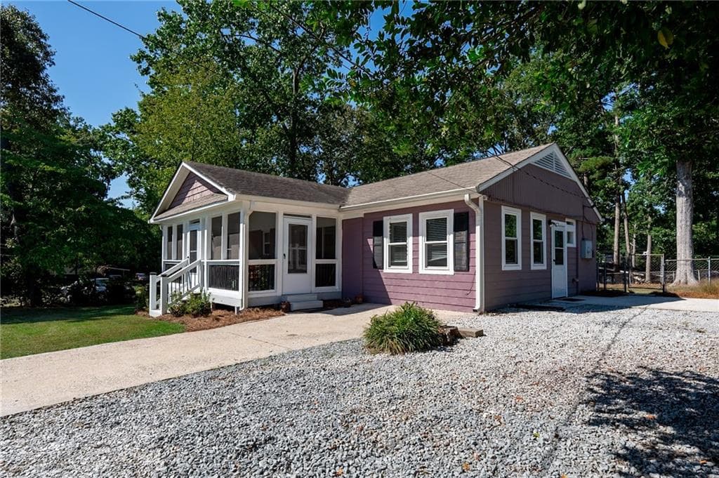3 bedroom, 1 bathroom, 1,000 sq ft single family residence for sale at 2890 Sherwood Road, Smyrna, GA 30082 — photo 2