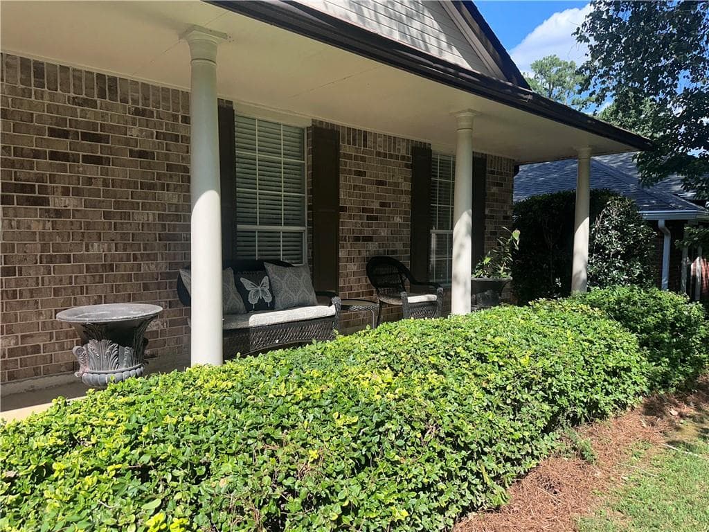 3 bedroom, 2 bathroom, 1,523 sq ft single family residence for sale at 11020 Mortons Crossing, Alpharetta, GA 30022 — photo 4