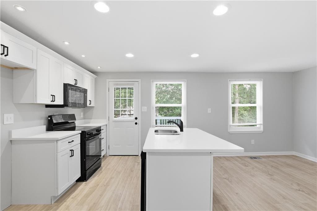 4 bedroom, 2 bathroom, 1,718 sq ft single family residence for sale at 3724 Bramblevine Circle, Lithonia, GA 30038 — photo 2
