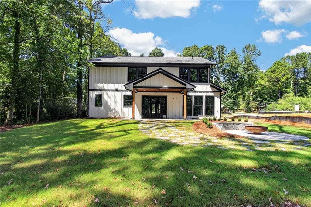 4 bedroom, 5 bathroom, 4,900 sq ft single family residence for sale at 5578 Lilburn Stone Mountain Road, Stone Mountain, GA 30087 — photo 4