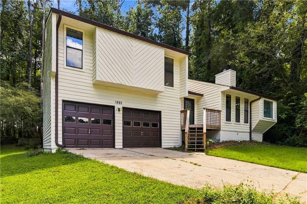 3 bedroom, 2 bathroom, 2,399 sq ft single family residence for sale at 1967 Kelvin Drive, Lawrenceville, GA 30043 — photo 3