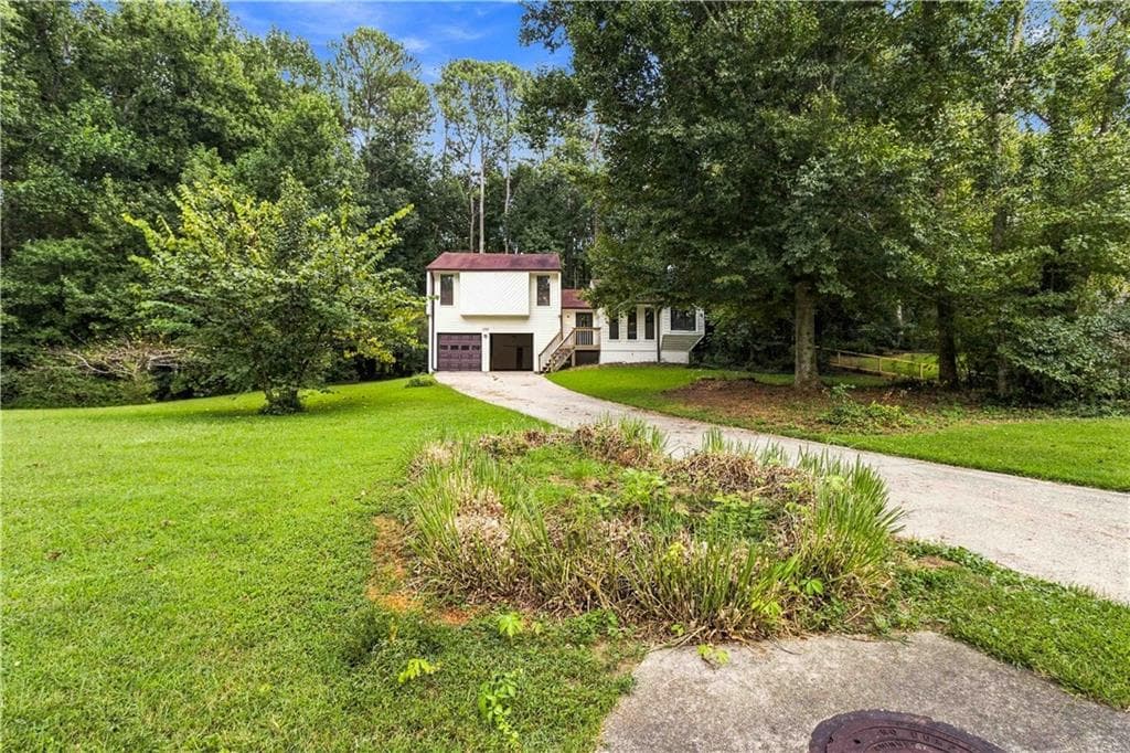 3 bedroom, 2 bathroom, 2,399 sq ft single family residence for sale at 1967 Kelvin Drive, Lawrenceville, GA 30043 — photo 4