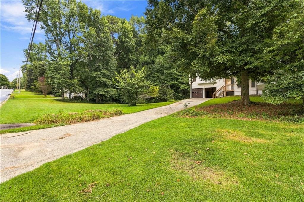 3 bedroom, 2 bathroom, 2,399 sq ft single family residence for sale at 1967 Kelvin Drive, Lawrenceville, GA 30043 — photo 5