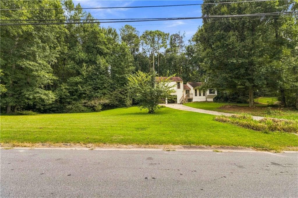 3 bedroom, 2 bathroom, 2,399 sq ft single family residence for sale at 1967 Kelvin Drive, Lawrenceville, GA 30043 — photo 7