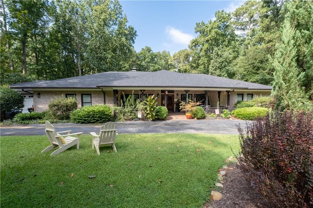 4 bedroom, 4 bathroom, 4,421 sq ft single family residence under contract at 8180 Innsbruck Drive, Sandy Springs, GA 30350