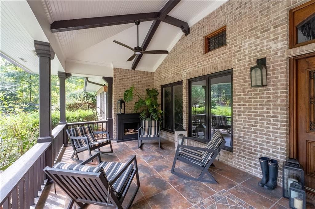 4 bedroom, 4 bathroom, 4,421 sq ft single family residence under contract at 8180 Innsbruck Drive, Sandy Springs, GA 30350 — photo 4