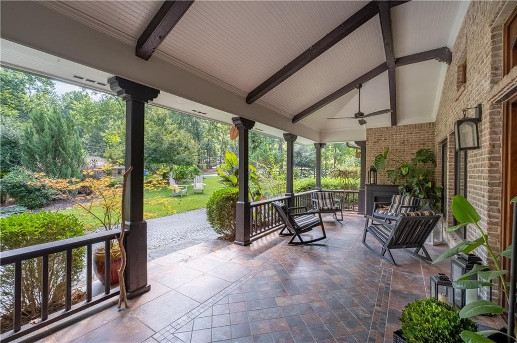4 bedroom, 4 bathroom, 4,421 sq ft single family residence under contract at 8180 Innsbruck Drive, Sandy Springs, GA 30350 — photo 5