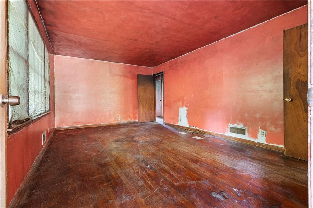 3 bedroom, 1 bathroom, 1,190 sq ft single family residence under contract at 4449 Lincoln Jones Road, Ellenwood, GA 30294 — photo 3