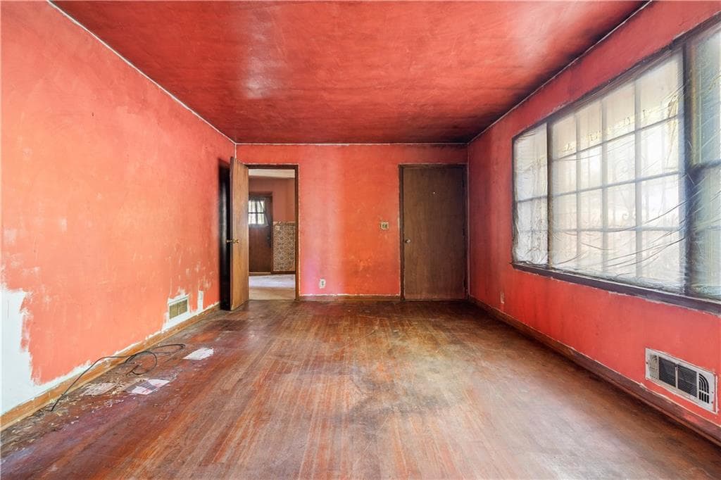 3 bedroom, 1 bathroom, 1,190 sq ft single family residence under contract at 4449 Lincoln Jones Road, Ellenwood, GA 30294 — photo 4