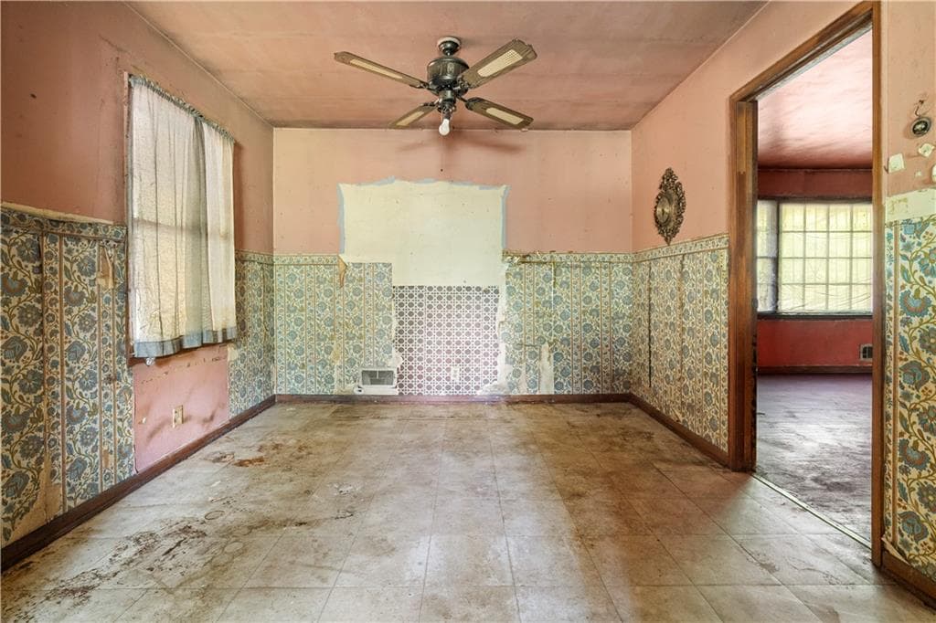 3 bedroom, 1 bathroom, 1,190 sq ft single family residence under contract at 4449 Lincoln Jones Road, Ellenwood, GA 30294 — photo 5