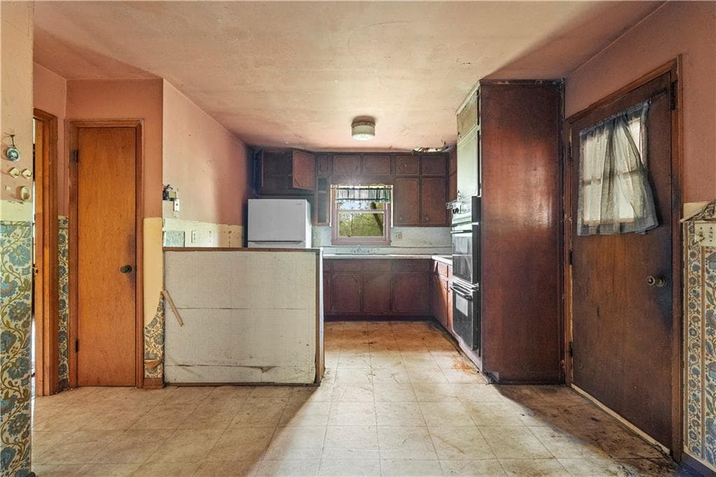 3 bedroom, 1 bathroom, 1,190 sq ft single family residence under contract at 4449 Lincoln Jones Road, Ellenwood, GA 30294 — photo 6