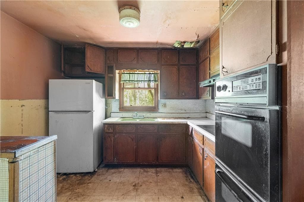3 bedroom, 1 bathroom, 1,190 sq ft single family residence under contract at 4449 Lincoln Jones Road, Ellenwood, GA 30294 — photo 7