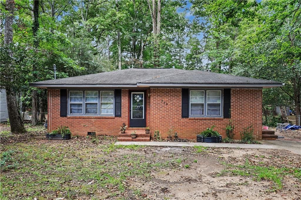 3 bedroom, 1 bathroom, 1,037 sq ft single family residence under contract at 719 Sherwood Drive, Griffin, GA 30224
