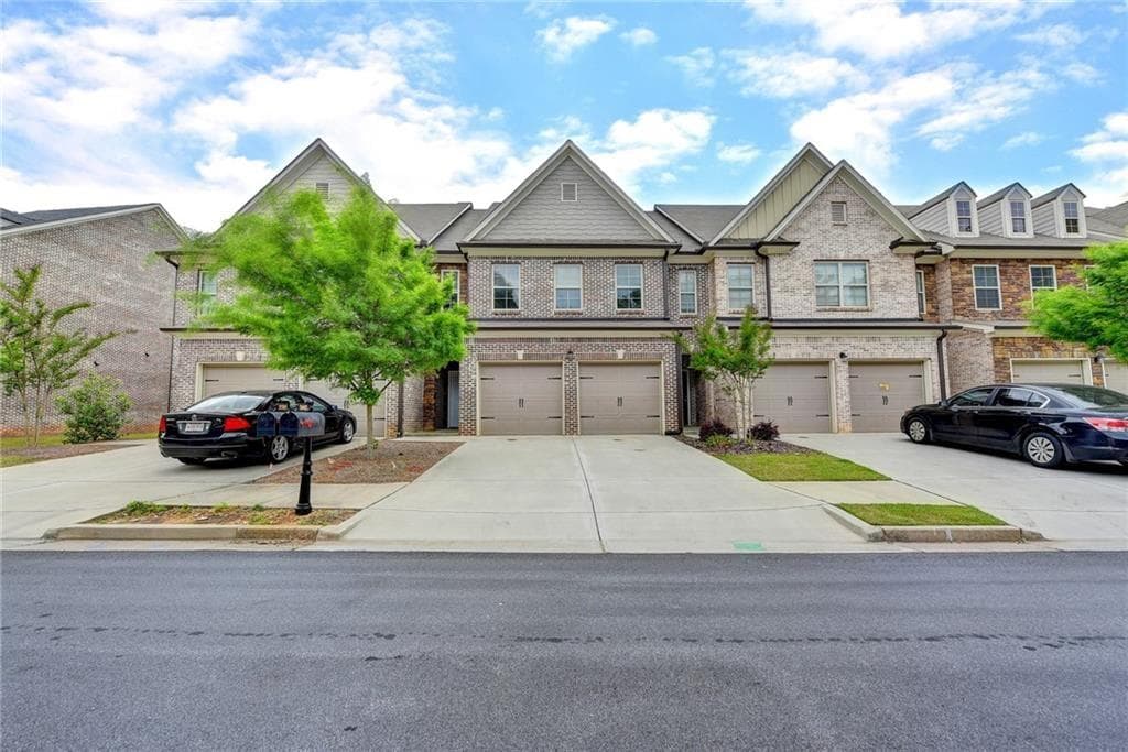 3 bedroom, 3 bathroom, 2,100 sq ft townhouse for rent at 5605 Bright Cross Way, Suwanee, GA 30024 for $2,500 a month — photo 2