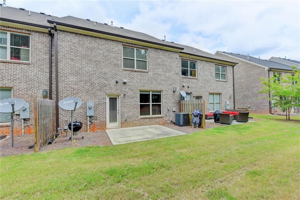 3 bedroom, 3 bathroom, 2,100 sq ft townhouse for rent at 5605 Bright Cross Way, Suwanee, GA 30024 for $2,500 a month — photo 3