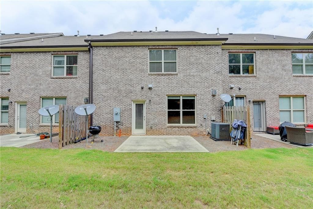3 bedroom, 3 bathroom, 2,100 sq ft townhouse for rent at 5605 Bright Cross Way, Suwanee, GA 30024 for $2,500 a month — photo 4