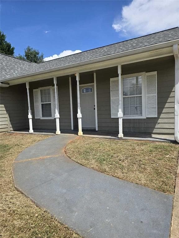 3 bedroom, 2 bathroom, 1,336 sq ft single family residence under contract at 10404 Iron Gate Lane, Jonesboro, GA 30238 — photo 2