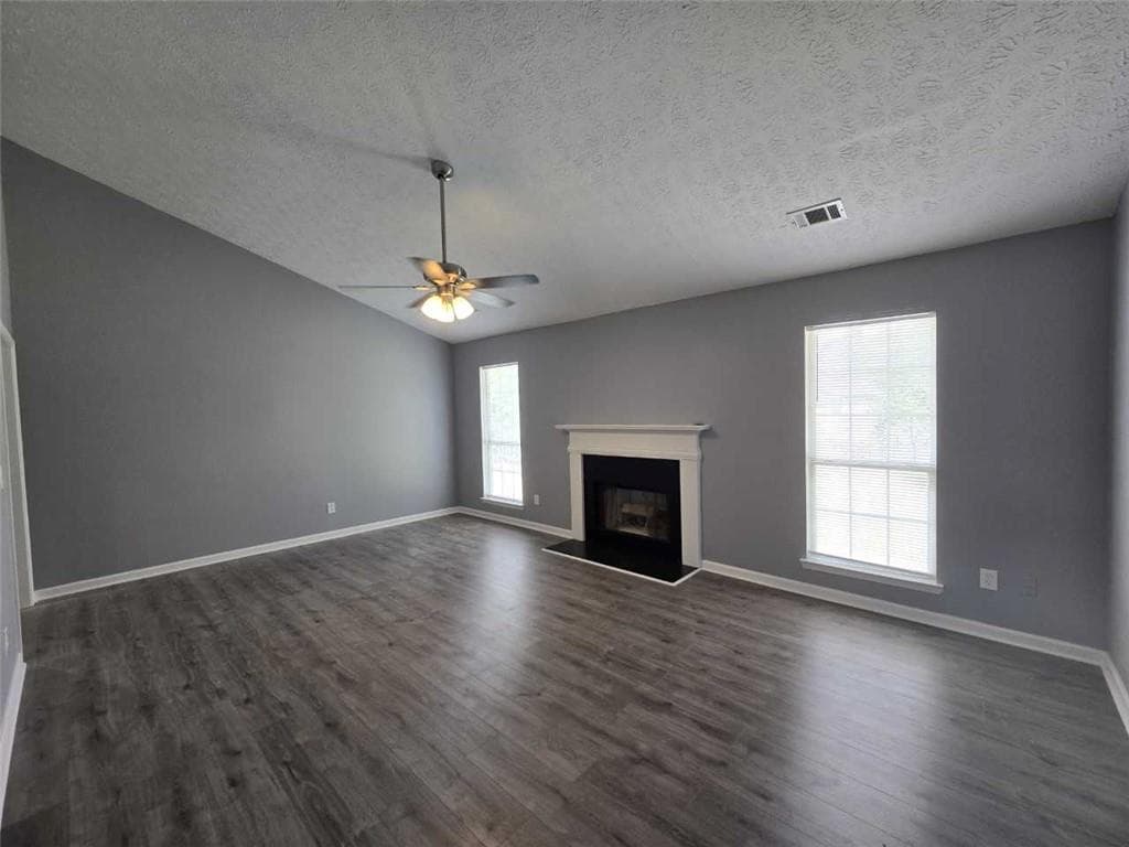 3 bedroom, 2 bathroom, 1,336 sq ft single family residence under contract at 10404 Iron Gate Lane, Jonesboro, GA 30238 — photo 4