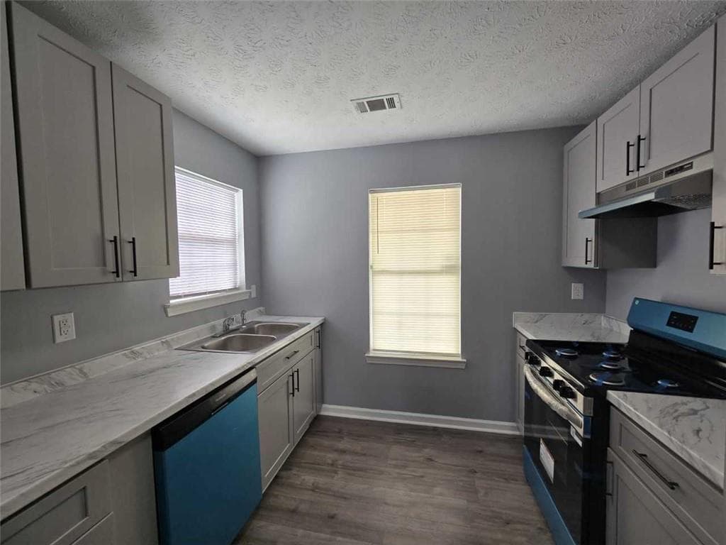 3 bedroom, 2 bathroom, 1,336 sq ft single family residence under contract at 10404 Iron Gate Lane, Jonesboro, GA 30238 — photo 6