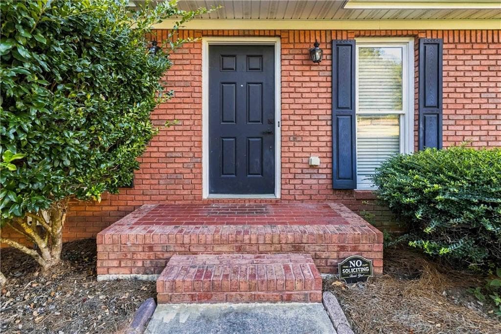 4 bedroom, 4 bathroom, 2,618 sq ft single family residence for sale at 3014 Spring Court, Loganville, GA 30052 — photo 3