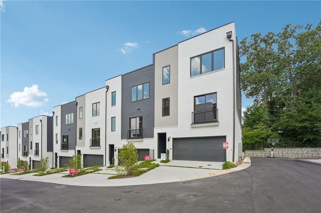 4 bedroom, 4 bathroom, 3,140 sq ft townhouse for sale at 432 Cedar Dust Drive, Decatur, GA 30030 — photo 3