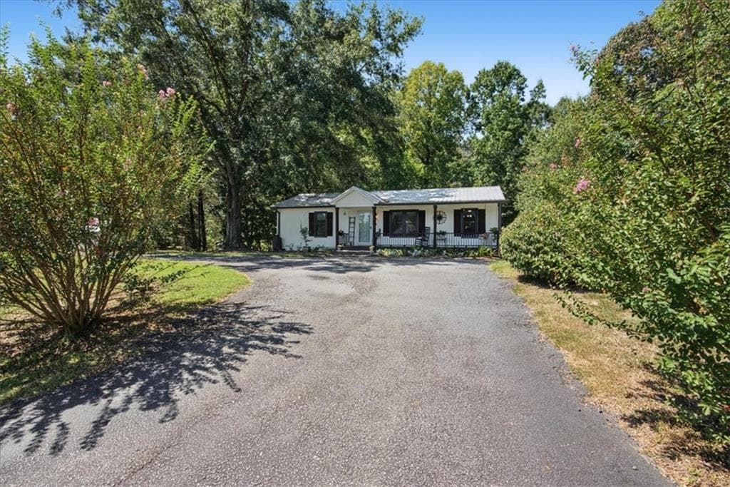 3 bedroom, 2 bathroom, 1,284 sq ft single family residence for sale at 149 Holder Rd, Dallas, GA 30132 — photo 2