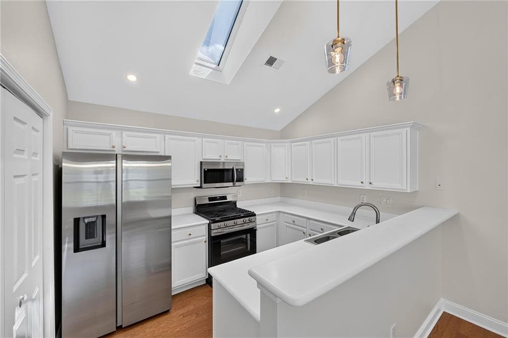 3 bedroom, 2 bathroom, 1,357 sq ft single family residence for sale at 2525 Gateview Court, Cumming, GA 30040 — photo 6