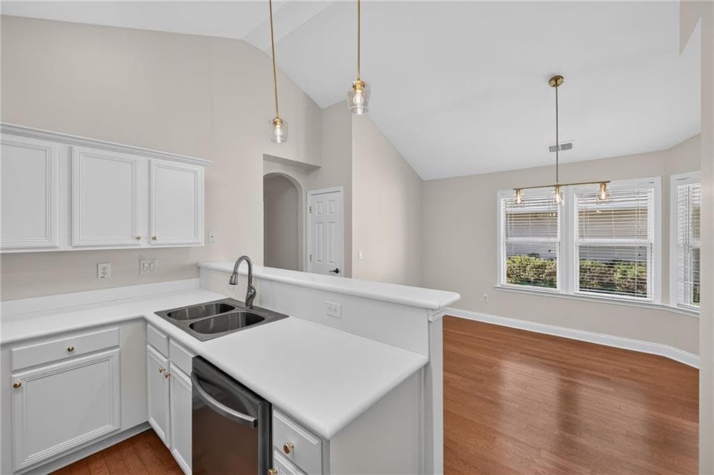 3 bedroom, 2 bathroom, 1,357 sq ft single family residence for sale at 2525 Gateview Court, Cumming, GA 30040 — photo 8