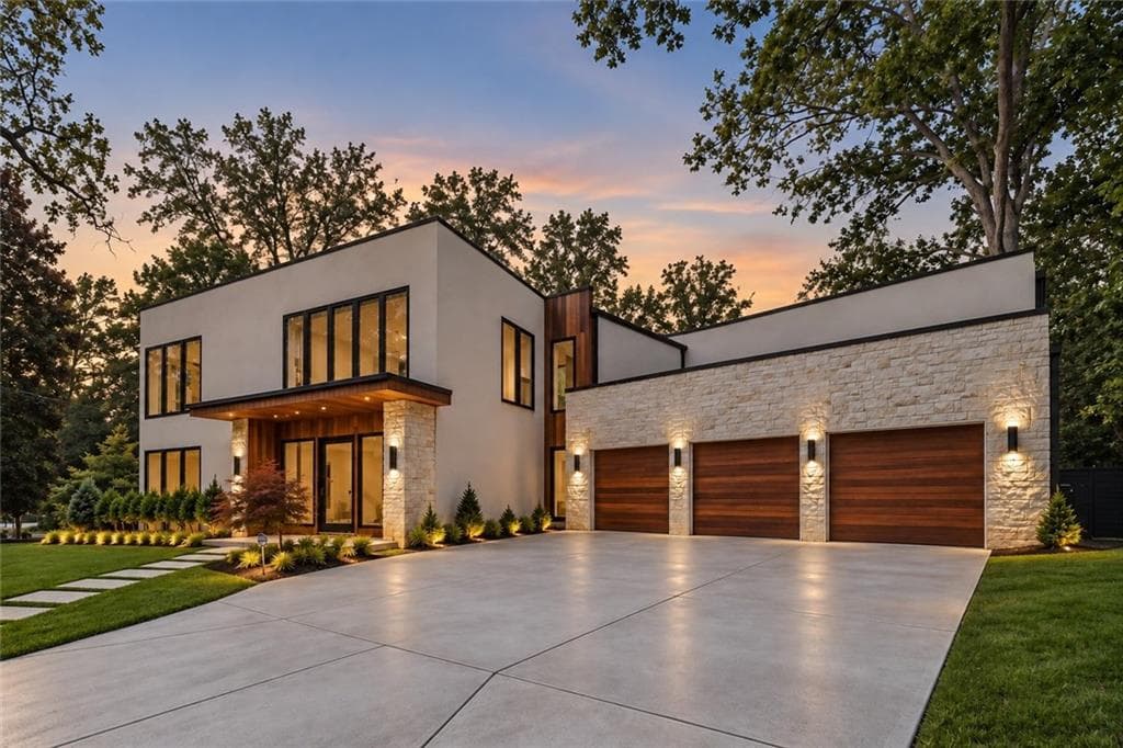 6 bedroom, 7 bathroom, 7,048 sq ft single family residence for sale at 3566 Cantrell Road, Atlanta, GA 30326 — photo 2