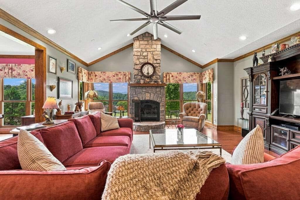 4 bedroom, 3 bathroom, 5,750 sq ft single family residence for sale at 178 Starlight Lane, Blairsville, GA 30512 — photo 3