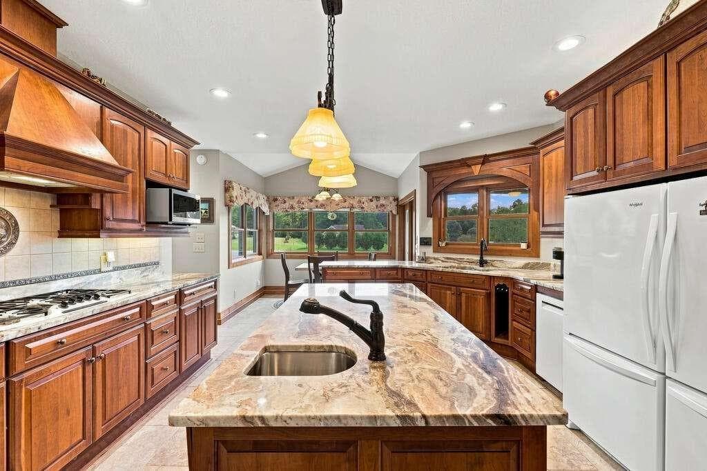 4 bedroom, 3 bathroom, 5,750 sq ft single family residence for sale at 178 Starlight Lane, Blairsville, GA 30512 — photo 5