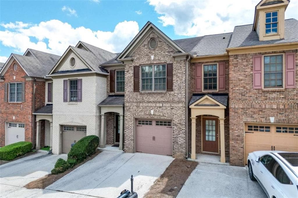 3 bedroom, 3 bathroom, 1,798 sq ft townhouse for sale at 352 Beynon Terrace, Suwanee, GA 30024 — photo 2