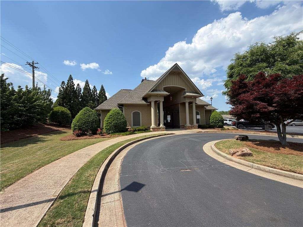 3 bedroom, 3 bathroom, 1,798 sq ft townhouse for sale at 352 Beynon Terrace, Suwanee, GA 30024 — photo 4