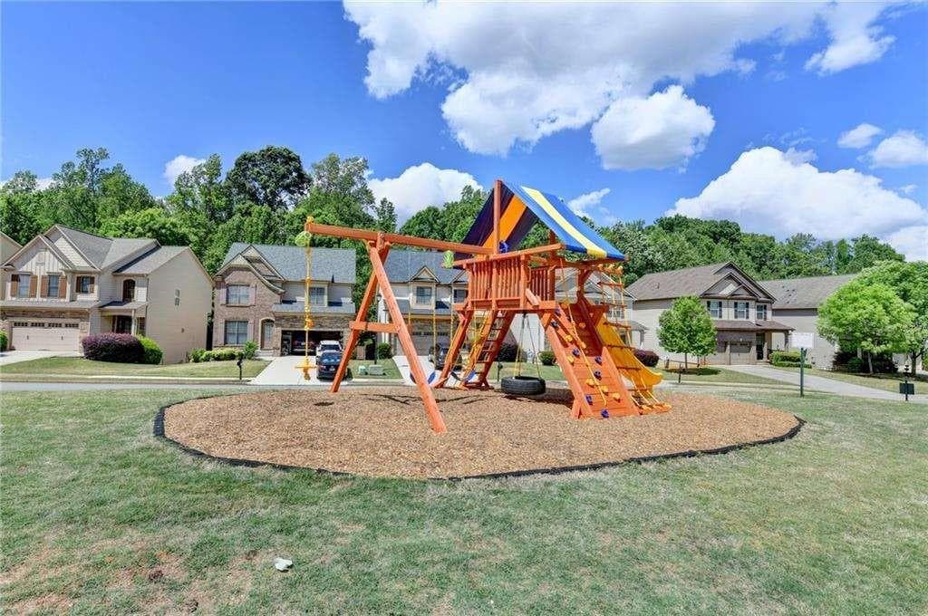 3 bedroom, 3 bathroom, 1,798 sq ft townhouse for sale at 352 Beynon Terrace, Suwanee, GA 30024 — photo 7