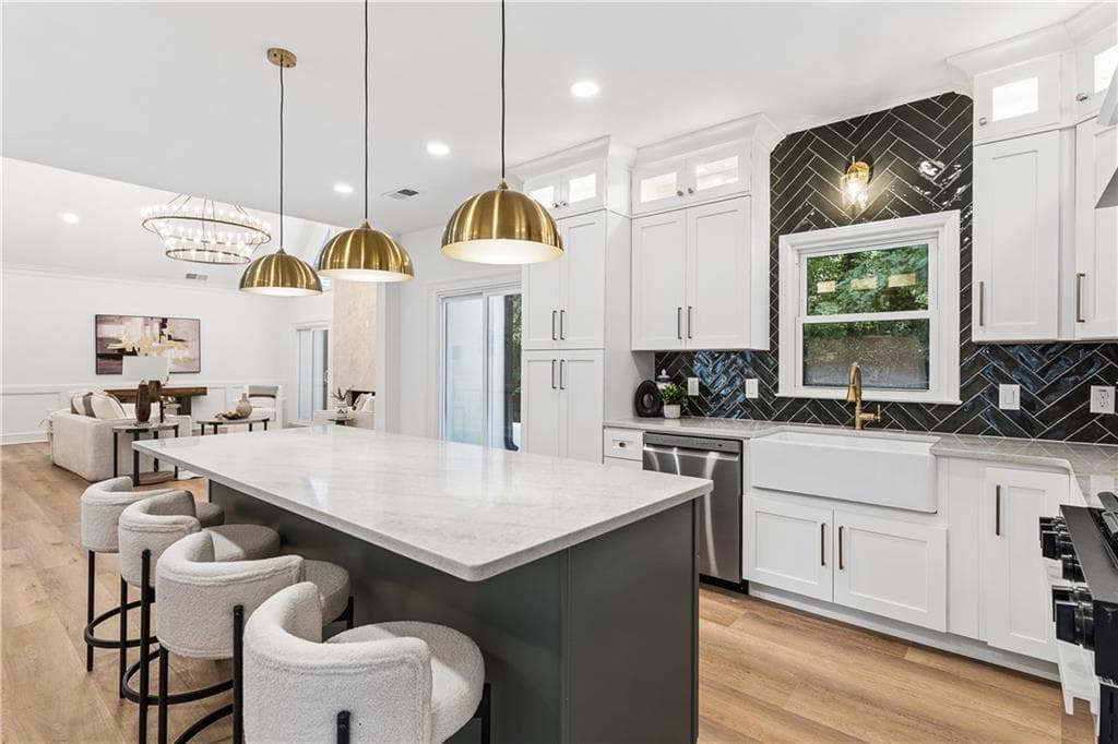 4 bedroom, 4 bathroom, 3,766 sq ft single family residence under contract at 730 Mabry Road, Sandy Springs, GA 30328 — photo 9