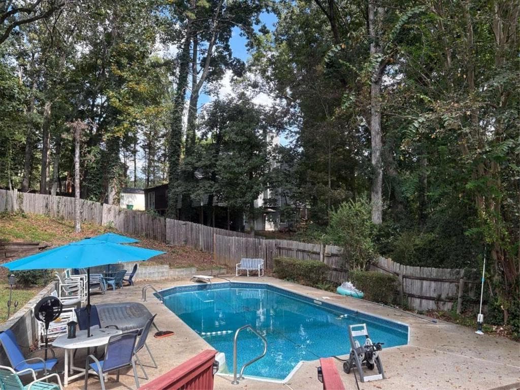 4 bedroom, 3 bathroom, 1,992 sq ft single family residence for sale at 1068 Leslie Place, Lithonia, GA 30058 — photo 5