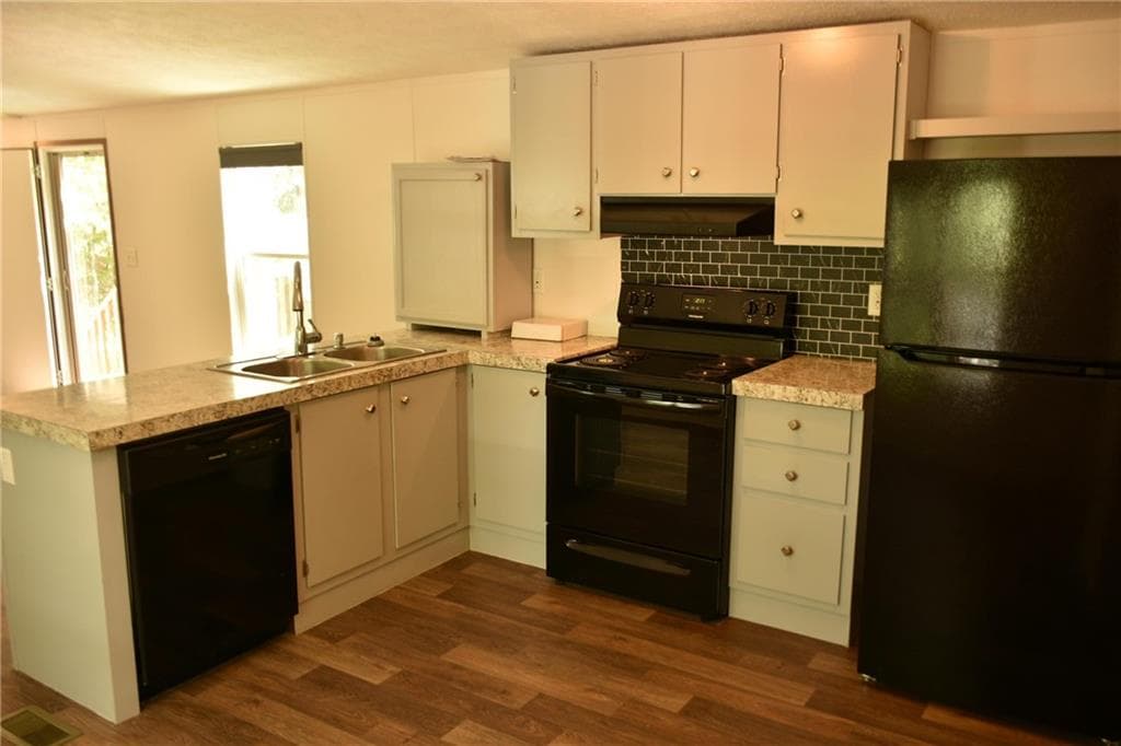 2 bedroom, 2 bathroom, 812 sq ft single family residence for sale at 69 Gold Lake Drive, Cleveland, GA 30528 — photo 7