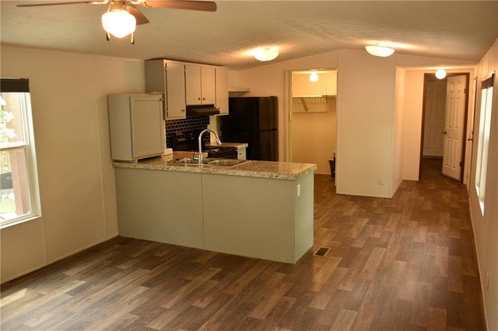 2 bedroom, 2 bathroom, 812 sq ft single family residence for sale at 69 Gold Lake Drive, Cleveland, GA 30528 — photo 8