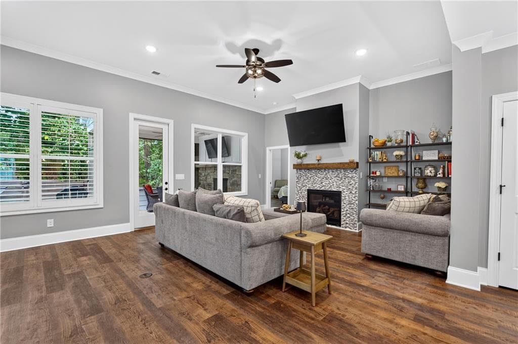 4 bedroom, 3 bathroom, 2,633 sq ft single family residence for sale at 1058 Amarose Lane, Marietta, GA 30066 — photo 3