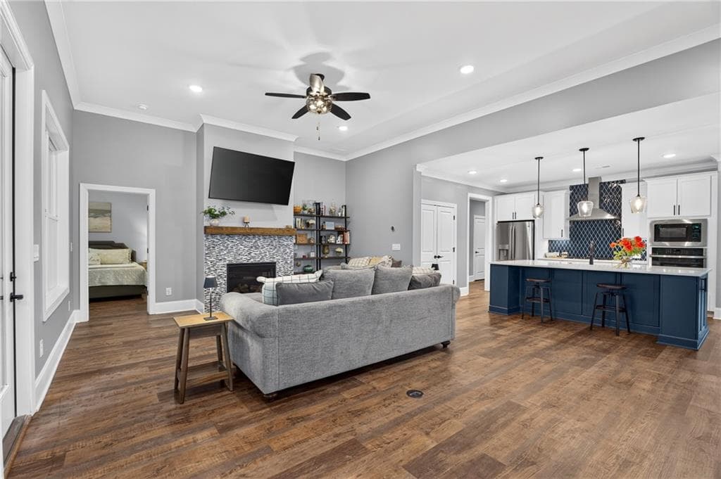 4 bedroom, 3 bathroom, 2,633 sq ft single family residence for sale at 1058 Amarose Lane, Marietta, GA 30066 — photo 4