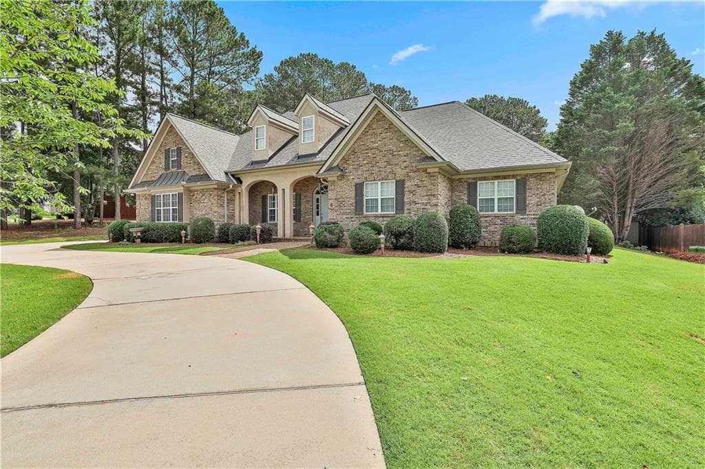 4 bedroom, 3 bathroom, 3,319 sq ft single family residence for sale at 15 Stratford Way, Newnan, GA 30265 — photo 5