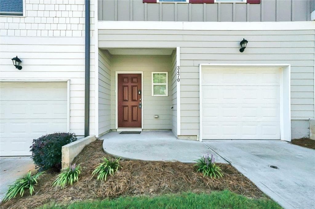 3 bedroom, 3 bathroom, 1,768 sq ft townhouse under contract at 3470 Lakeview Creek, Stonecrest, GA 30038